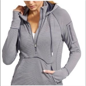 ATHLETA heavenly hairs half zip pullover.Sz.M.